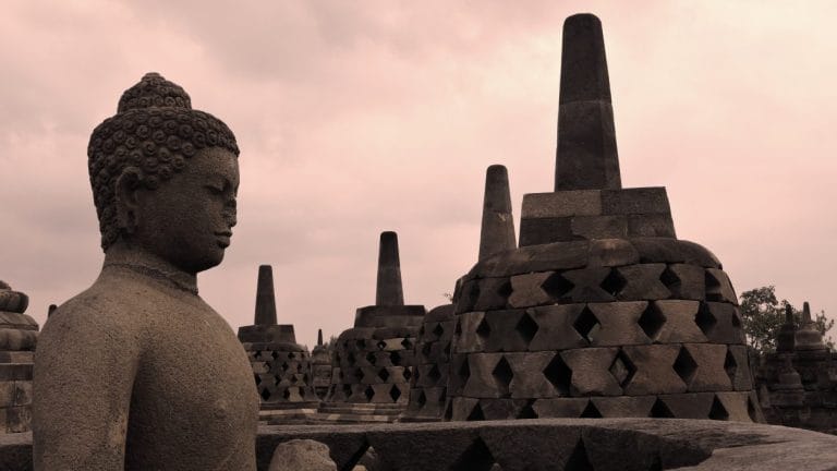 Viaggio a Giava vulcani e cultura 5 15 meraviglie indonesiane Giava borobudur luci della sera