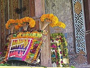 danza Rejang copricapo
