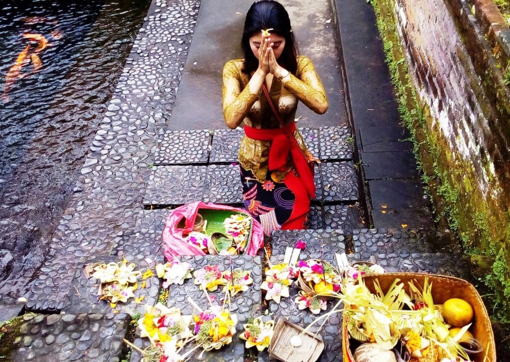 Kebaya di Bali come le balinesi nei giorni di festa