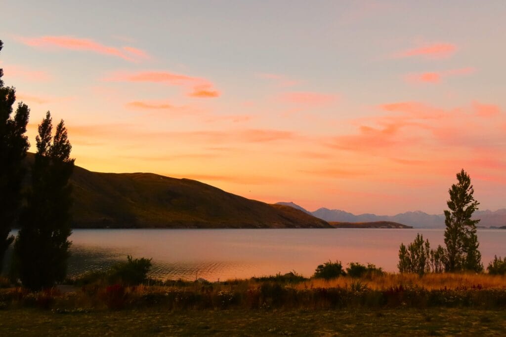 lake tekapo tramonto